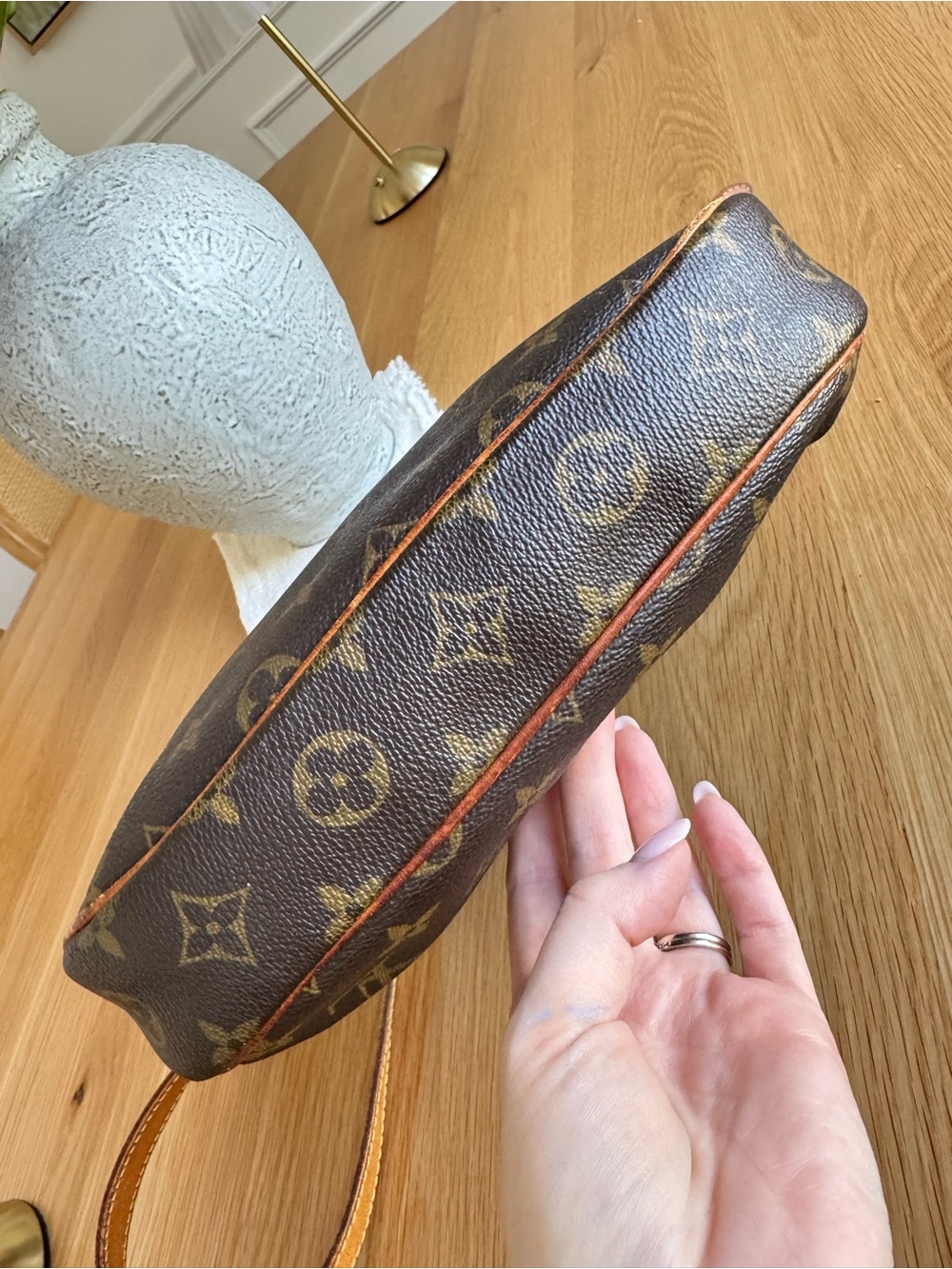 ✅AUTHENTIC✅LOUIS VUITTON ODEON MM BAG - Picture 6 of 11